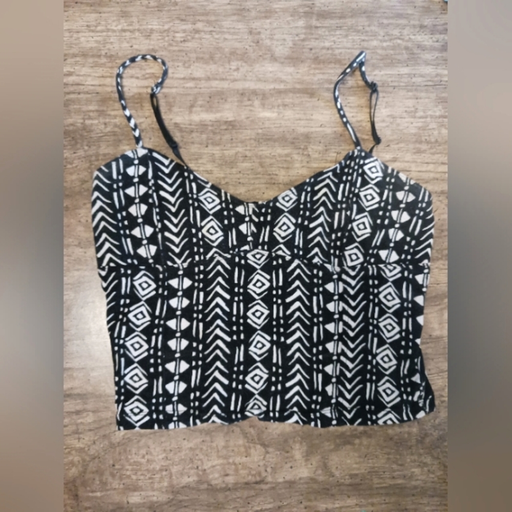 AEROPOSTALE MEDIUM BLACK AND WHITE WOMEN'S CROP TOP🩶🖤